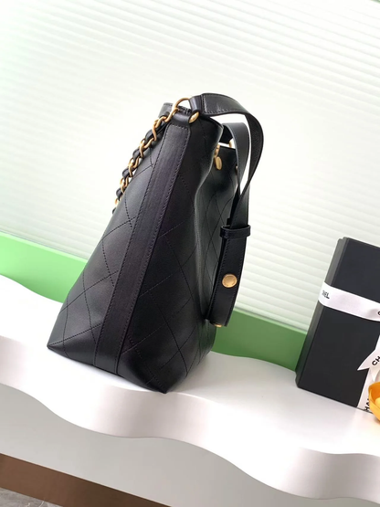 CLASSIC STUDDED BUCKET BAG -28CM