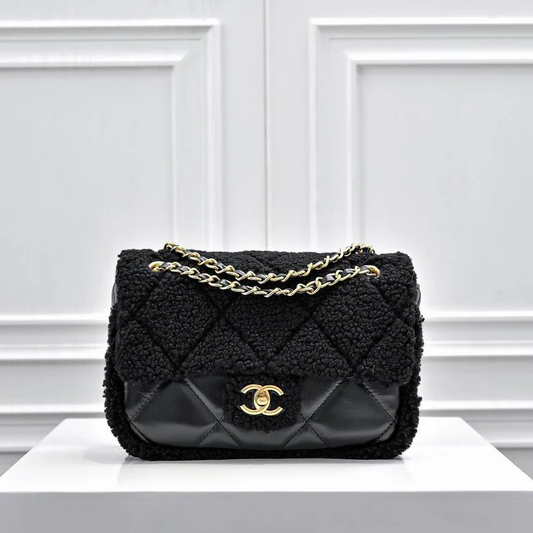 BLACK LEATHER QUILTED SHOULDER BAG