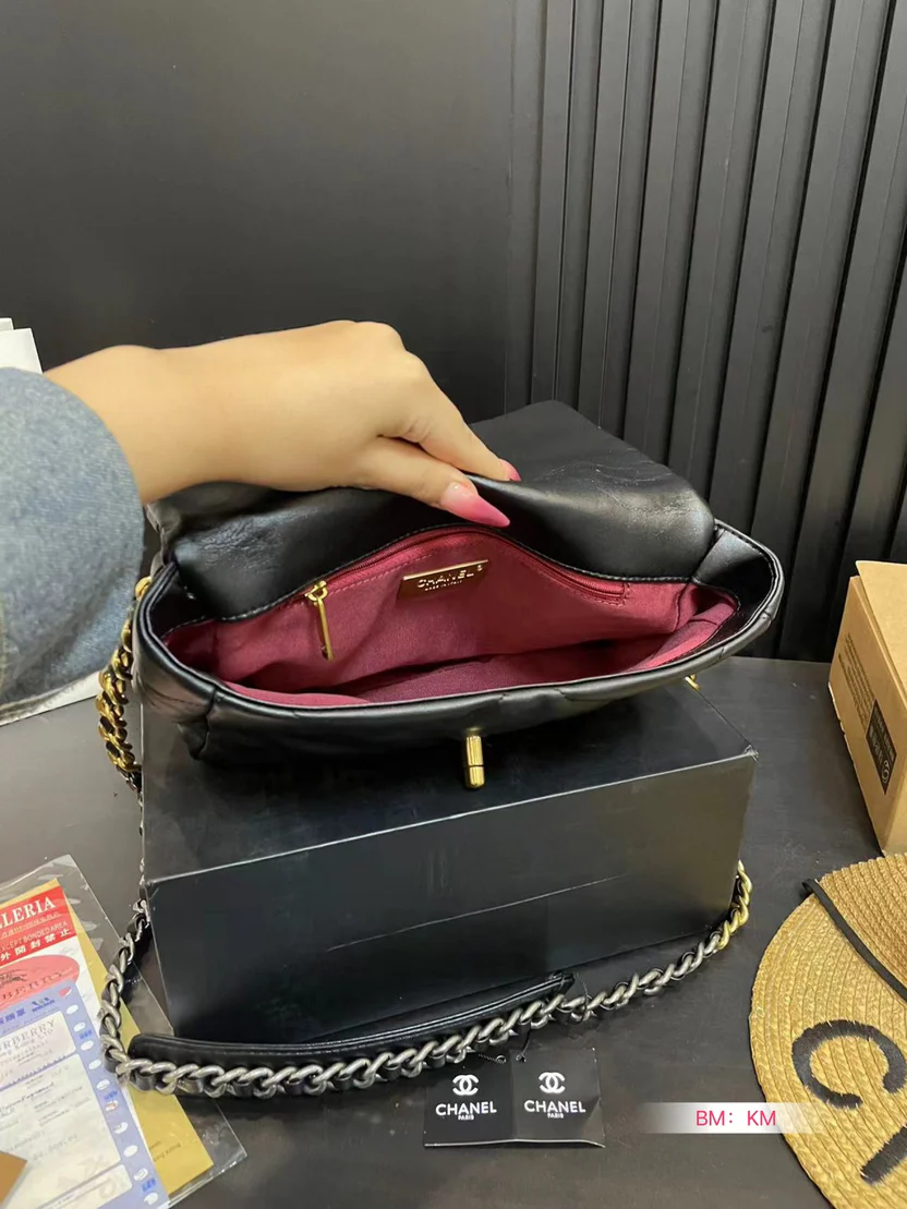 CLASSIC 19 FLAP BAG – CELEBRITY EDITION