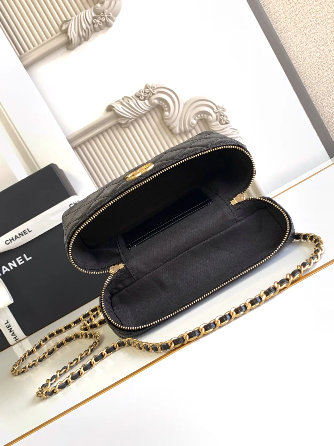 CLASSIC FLAP SMALL BAG 23CM- SUPREME EDITION
