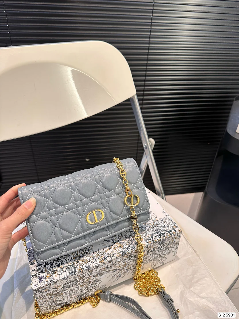 TIMELESS LEATHER CLUTCH – ELEGANCE EDITION