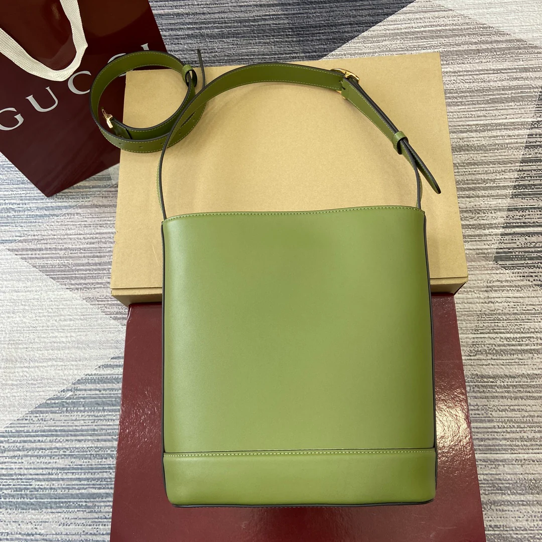 BUCKET BAG GREEN LEATHER