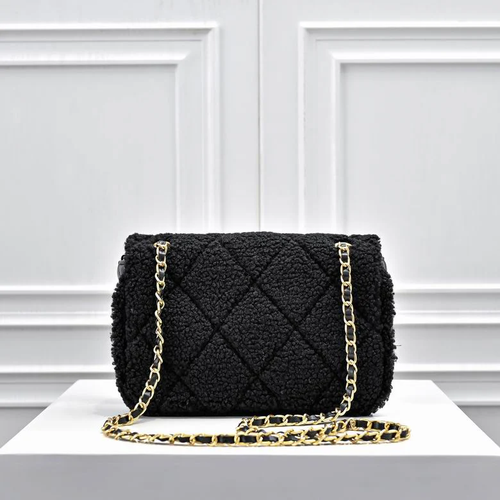 BLACK LEATHER QUILTED SHOULDER BAG