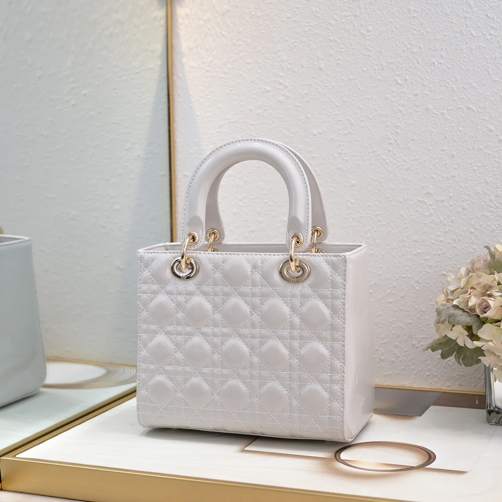 LADY D STYLE SHOULDER BAG- WHITE (24CM)
