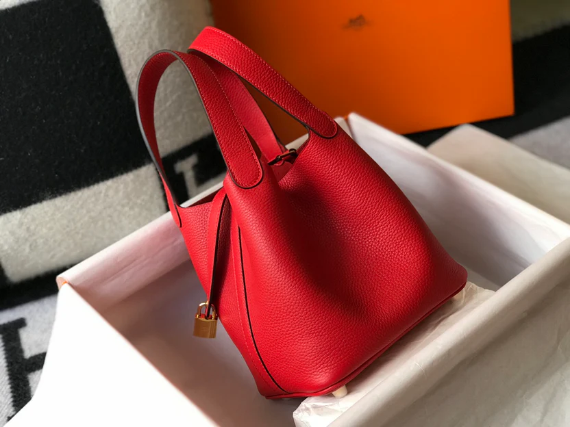 BUCKET BAG LIPSTICK RED