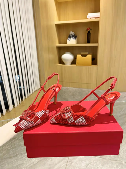 ELEGANT POINTED-TOE PUMPS WITH SCULPTURAL V-SHAPED BUCKLE AND GENUINE SHEEPSKIN LEATHER FINISH