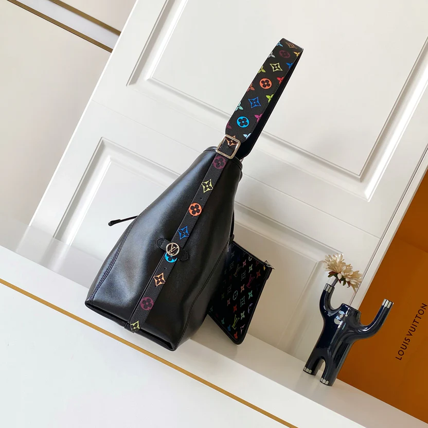 SLEEK LEATHER HOBO BAG WITH MULTICOLOR ACCENT STRAP
