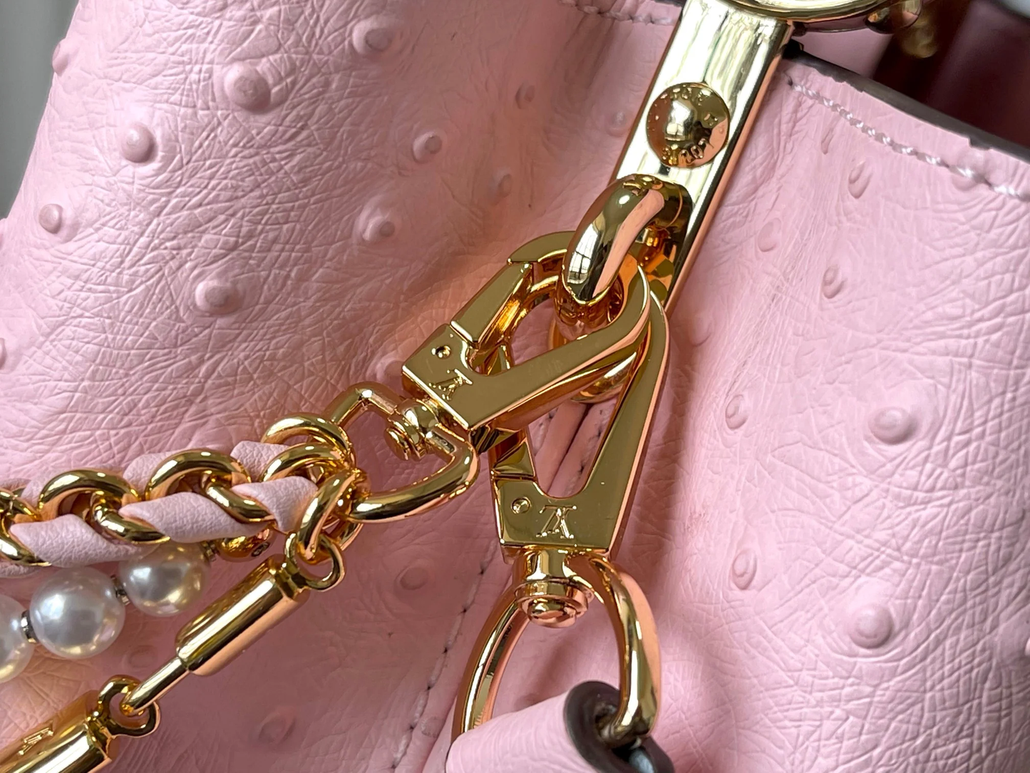 CAPUCCINES TRILOGY CHAIN 3-IN-1 PINK OSTHRICH PEARL