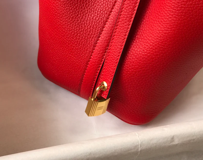 BUCKET BAG LIPSTICK RED
