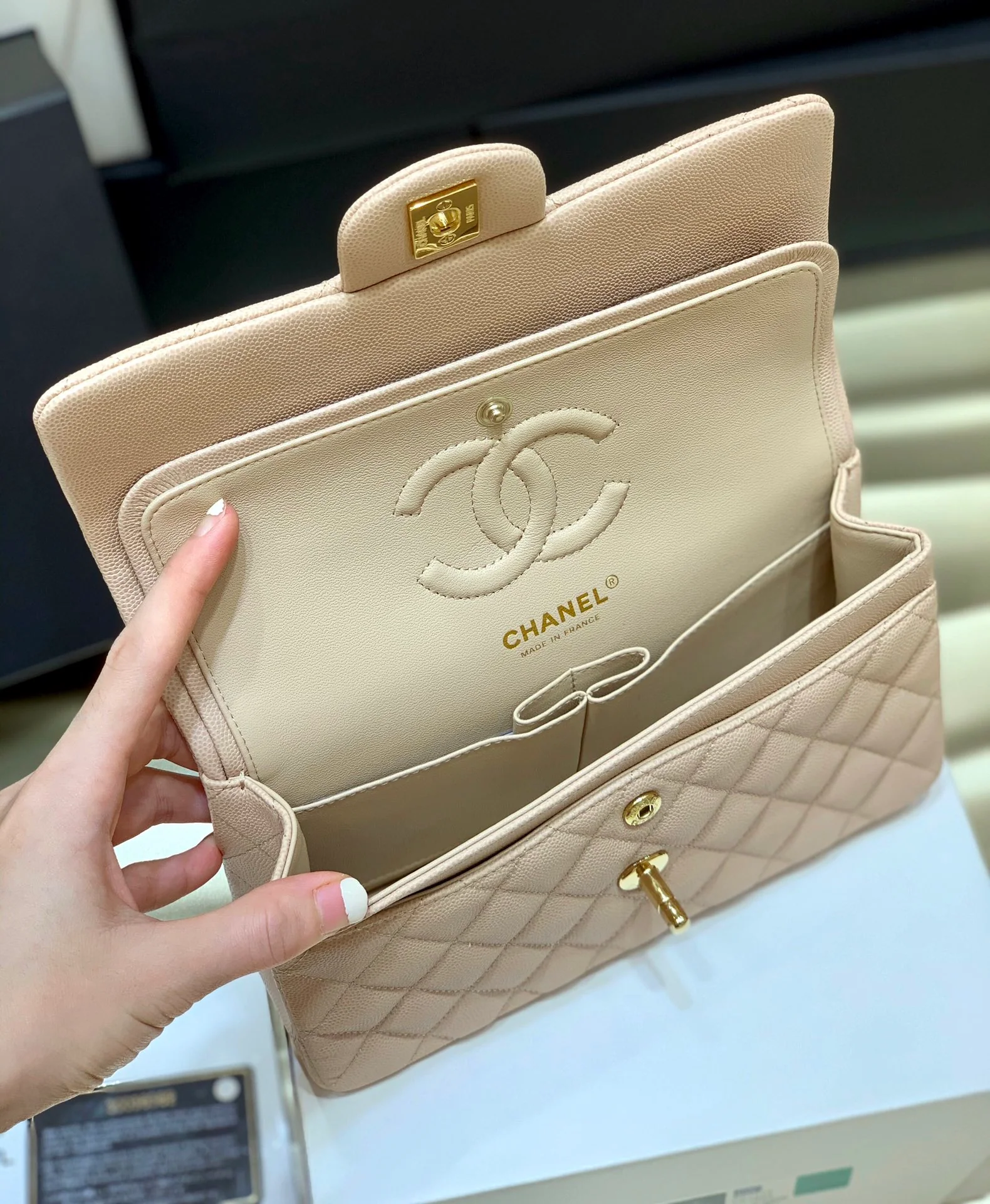CLASSIC FLAP SMALL BAG 23CM- BEIGE EDITION