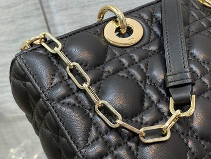 CLASSIC QUILTED D-JOY STYLE BAG-26CM