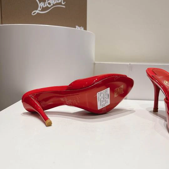VIBRANT CRIMSON OPEN-TOE HIGH-HEEL MULES WITH MINIMALIST SLIP-ON ARCHITECTURE