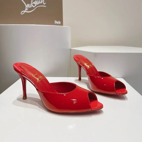 VIBRANT CRIMSON OPEN-TOE HIGH-HEEL MULES WITH MINIMALIST SLIP-ON ARCHITECTURE