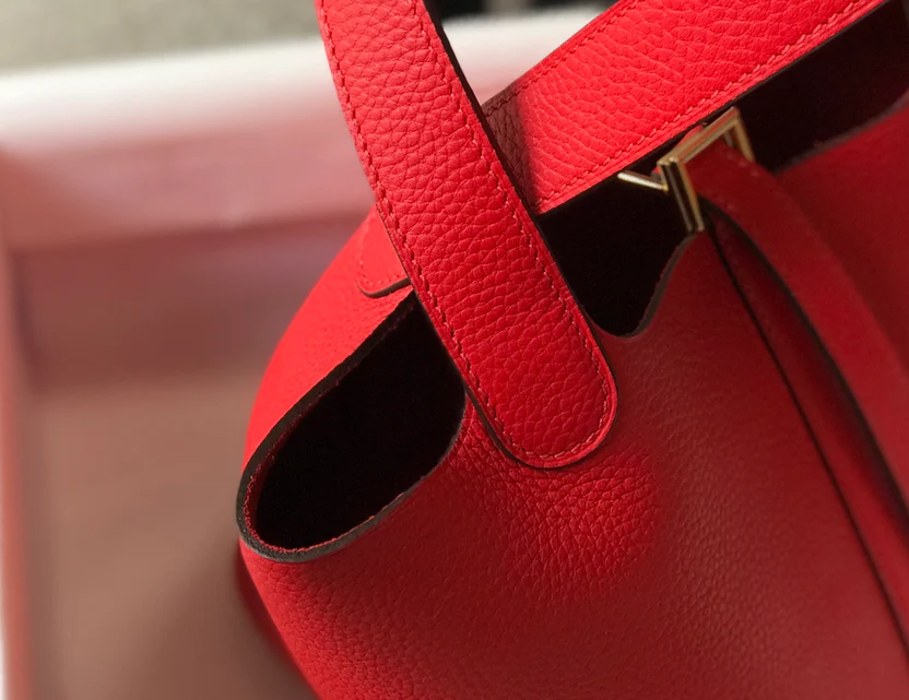 BUCKET BAG LIPSTICK RED