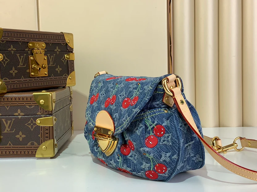 SHOULDER BAG MONOGRAM DENIM CERISE