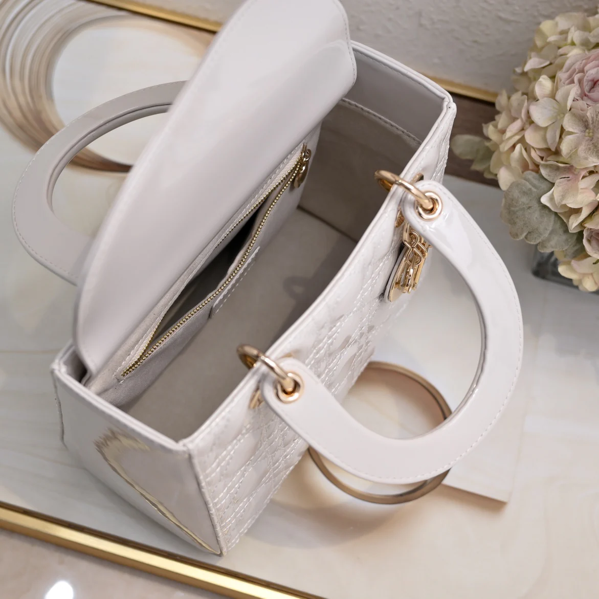 LADY D STYLE SHOULDER BAG- WHITE (24CM)