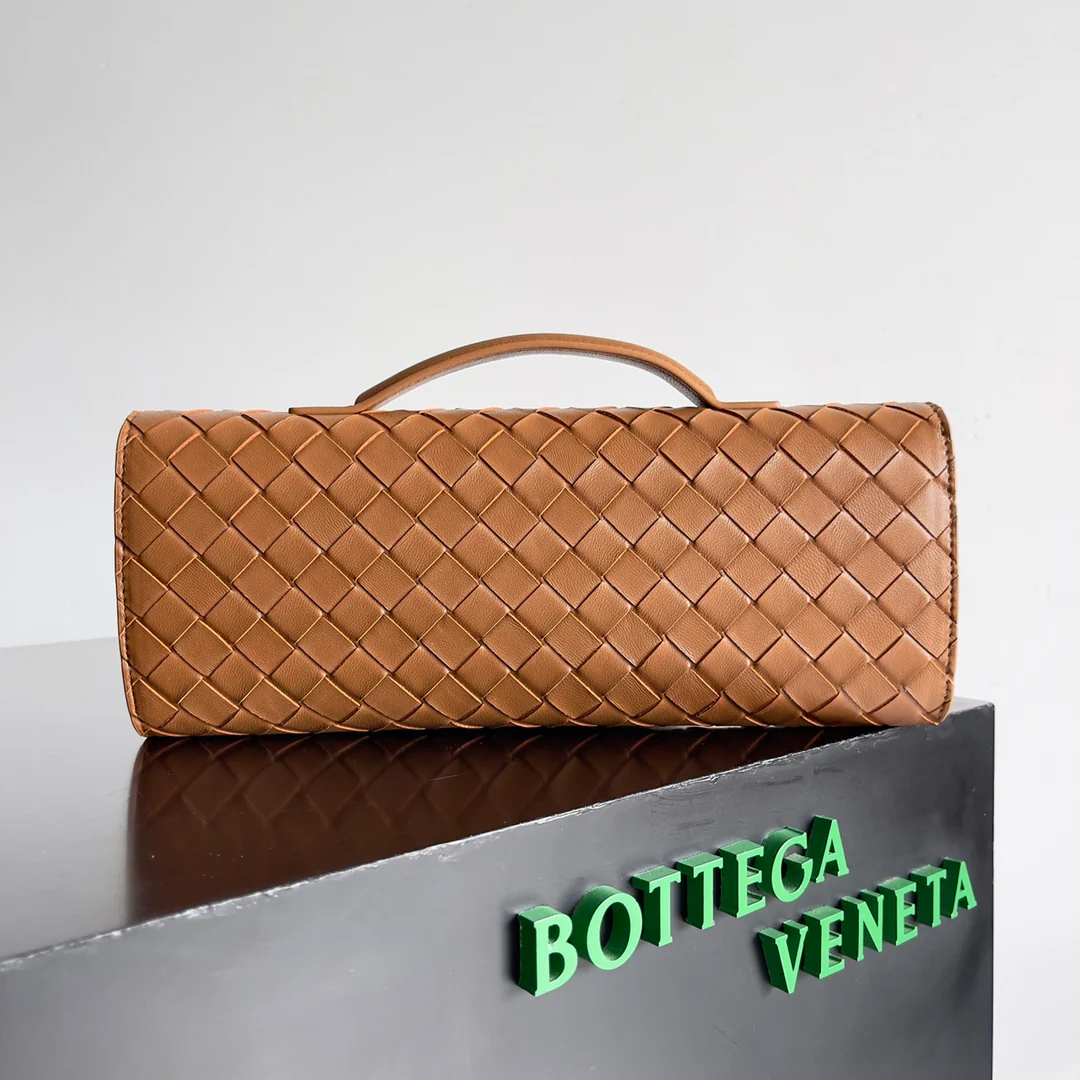 ANDIAMO LEATHER CLUTCH