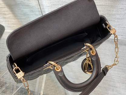 CLASSIC QUILTED D-JOY STYLE BAG-26CM