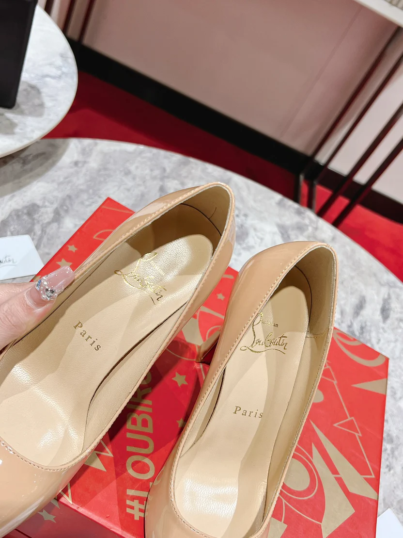 ELEGANT NUDE POINTED-TOE PUMPS WITH REFINED SLANTED HIGH HEEL AND MINIMALIST SILHOUETTE