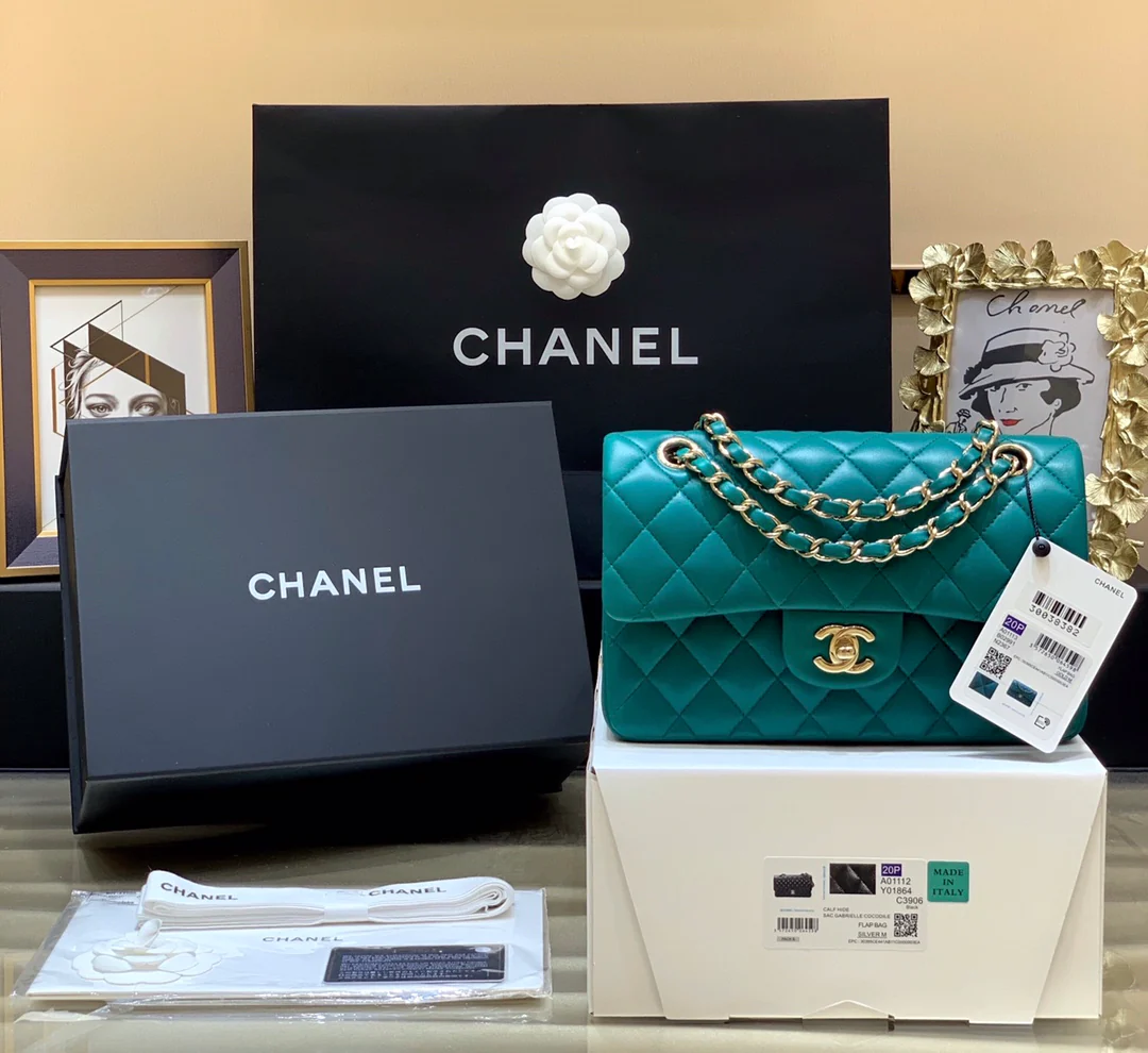 CLASSIC FLAP SMALL BAG 23 CM- SAPPHIRE LIMITED EDITION