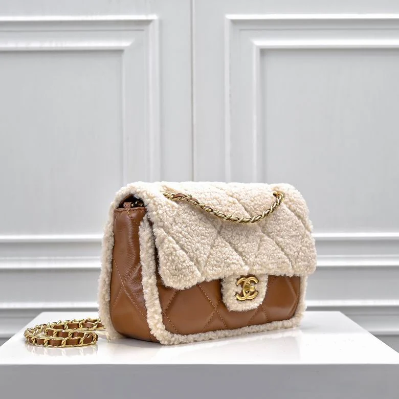LEATHER QUILTED SHOULDER BAG