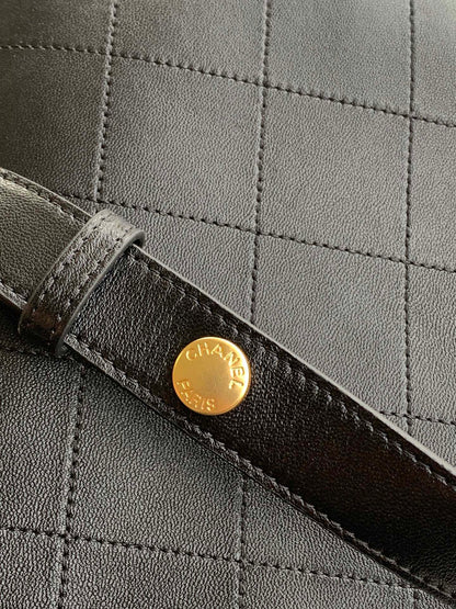 CLASSIC STUDDED BUCKET BAG -28CM