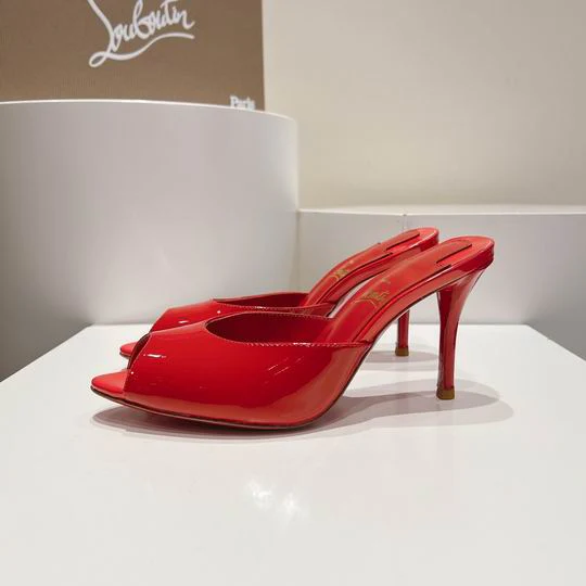 VIBRANT CRIMSON OPEN-TOE HIGH-HEEL MULES WITH MINIMALIST SLIP-ON ARCHITECTURE