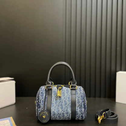 HORIZONTAL PRINCESS SHOULDER BAG – TIMELESS ELEGANCE