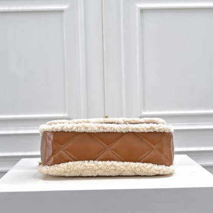 LEATHER QUILTED SHOULDER BAG