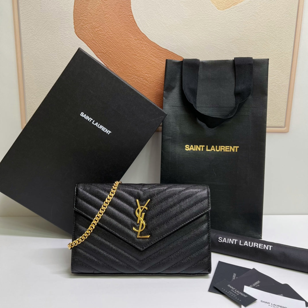 MINIMALIST QUILTED LEATHER CLUTCH – ENVELOPE EDITION