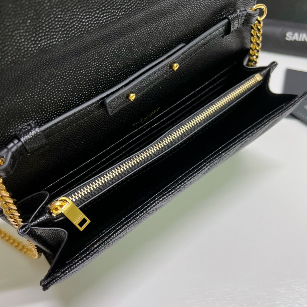 MINIMALIST QUILTED LEATHER CLUTCH – ENVELOPE EDITION