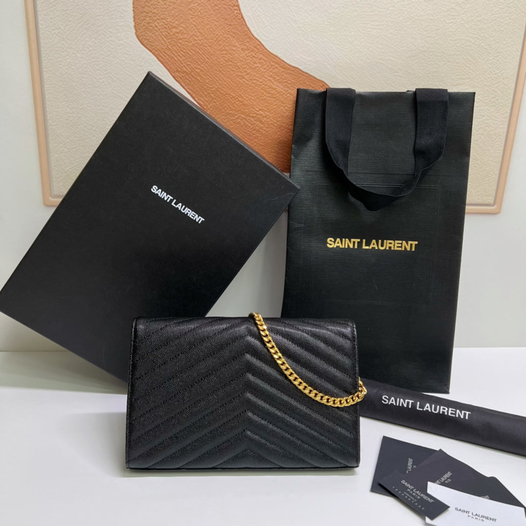MINIMALIST QUILTED LEATHER CLUTCH – ENVELOPE EDITION