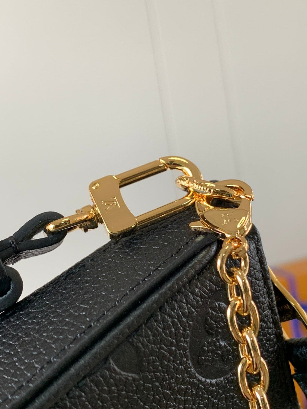 EMBOSSED GRAINED LEATHER SHOULDER BAG – CURVE EDITION